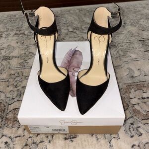 Jessica Simpson Black Ankle Strap Heels
Style: JP-POSTRIE
MICROSUEDE